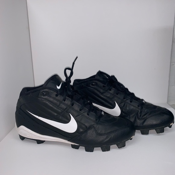 Black Nike Football Cleat - Picture 6 of 8
